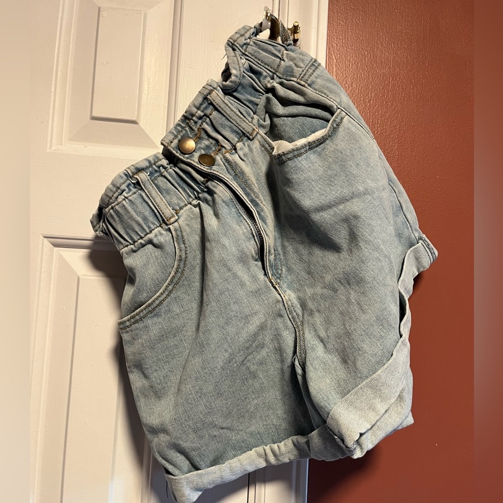 Cinched waist denim shorts